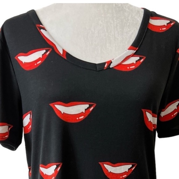 Black V neck tee lips vampire fangs gothic Vampire t-shirt XS NWT - Picture 1 of 9